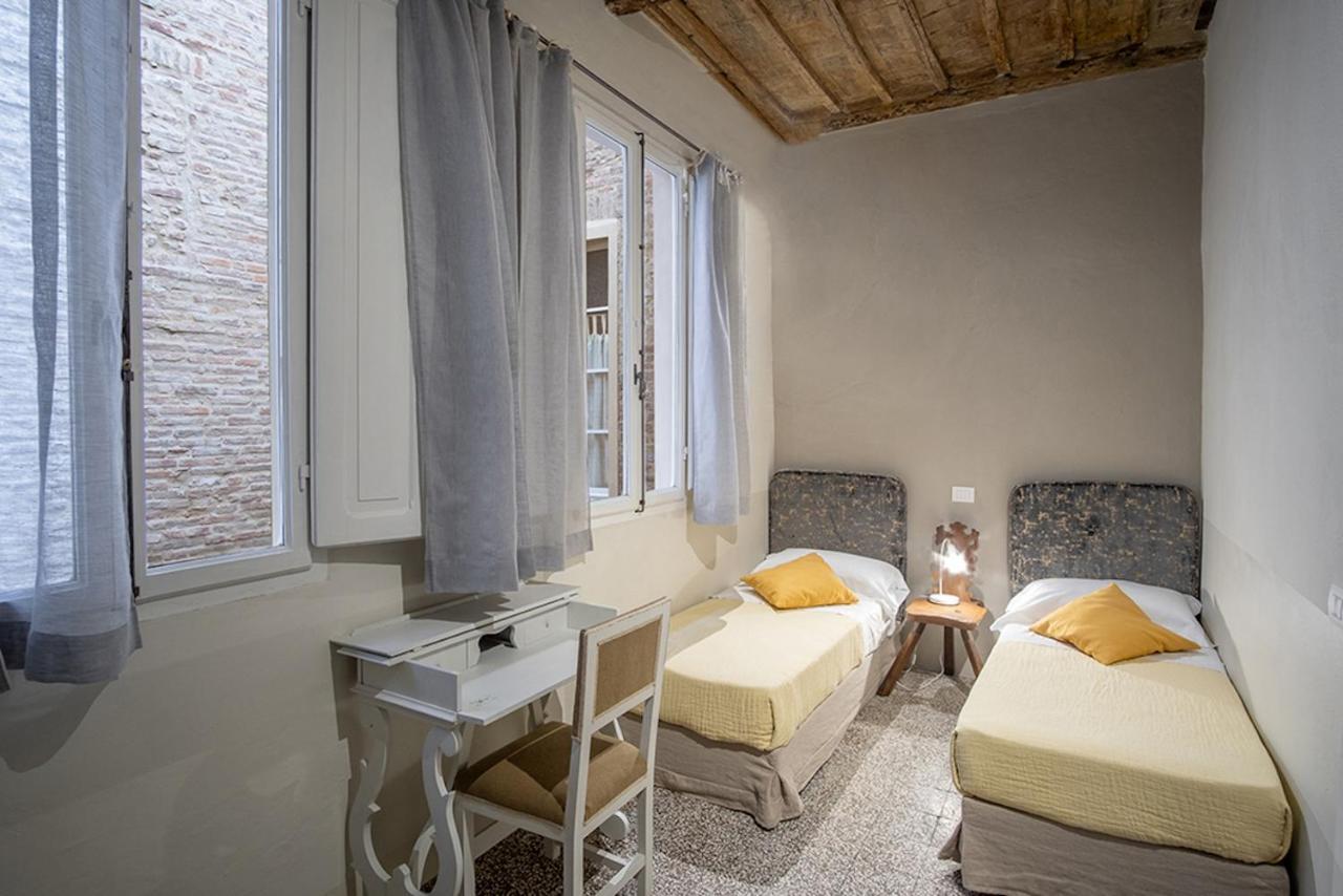 Casatorre Dei Leoni Dimora Storica Bed & Breakfast Siena Exterior foto
